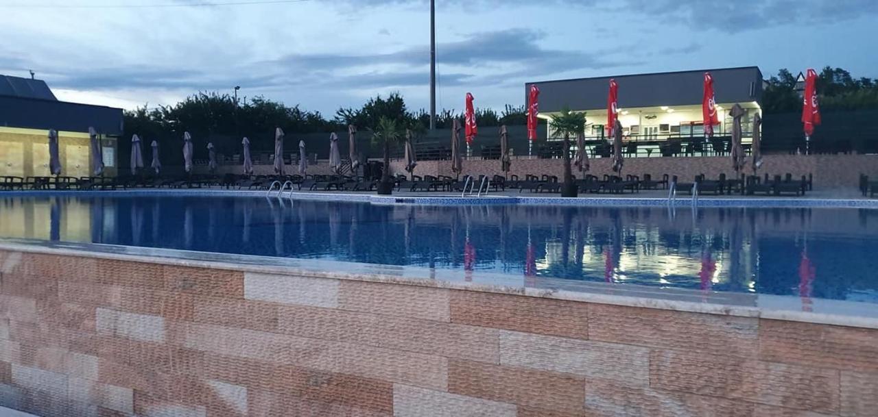 Hotel Meliss Events Craiova Exterior foto