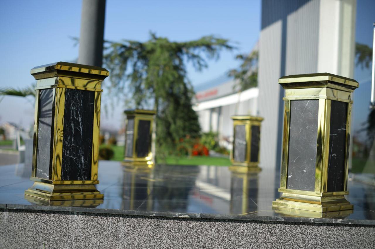 Hotel Meliss Events Craiova Exterior foto